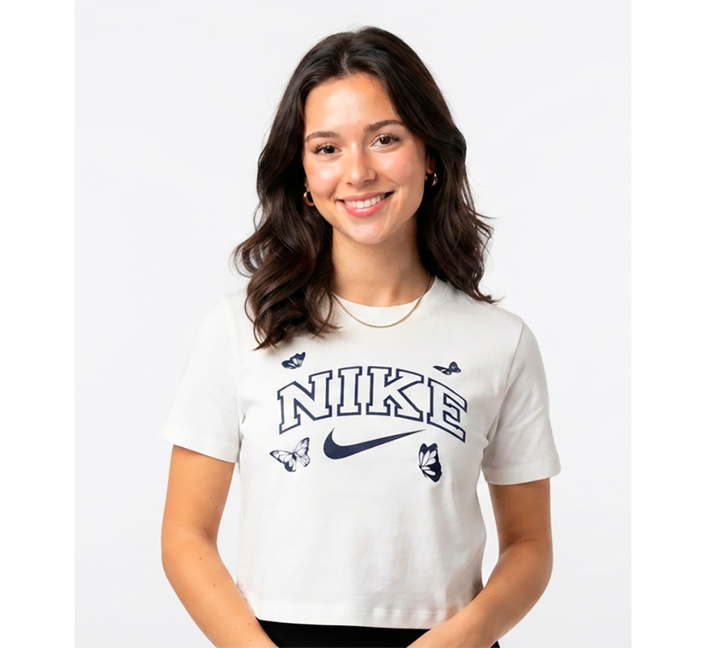 Blusa mujer corta, blanca, logo de Nike y cuatro mariposa negras